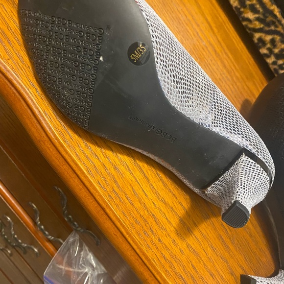 BCBG Gray pumps - Picture 2 of 5